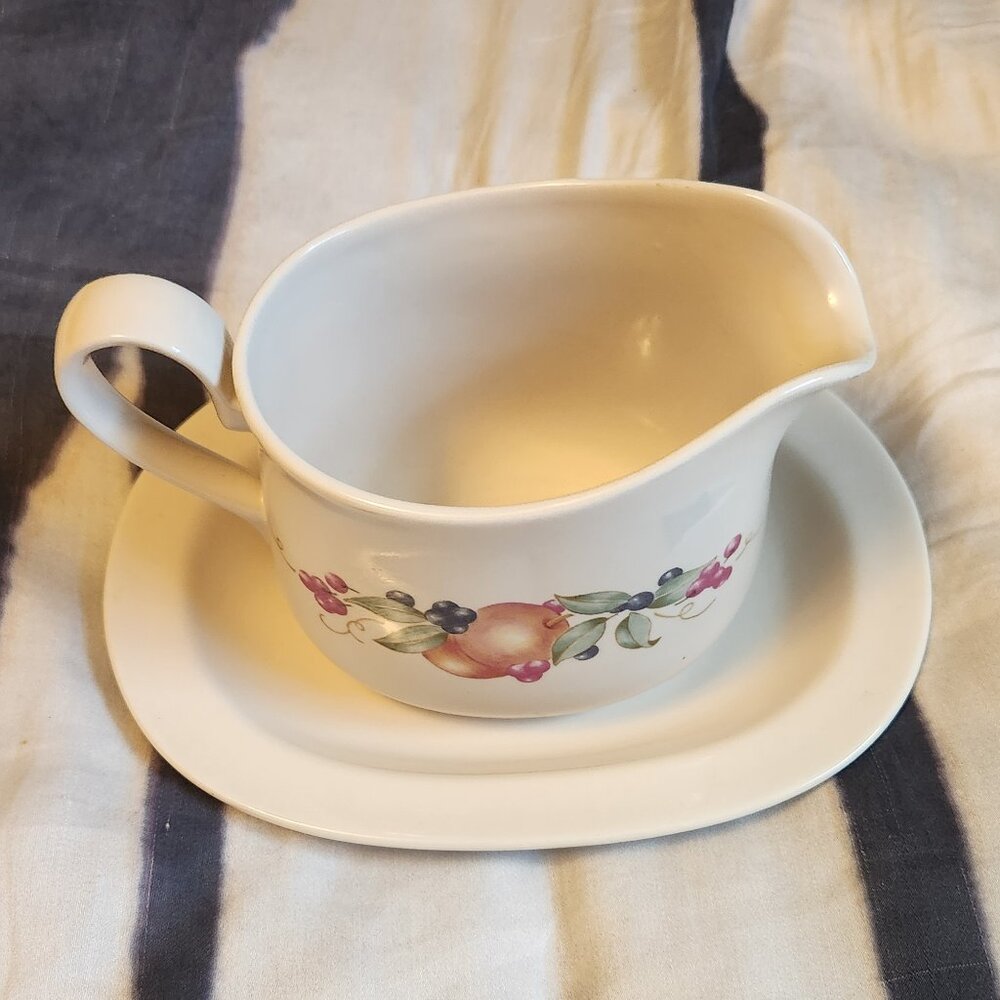 Corning Ware Gravy Boat & Underplate 81-TY E3 & 81-TY F3 - Made in the USA